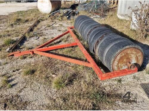 caption Paddock Roller