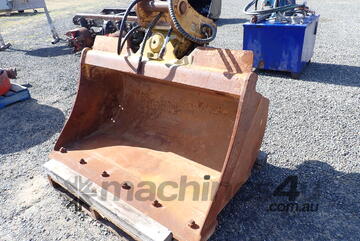 Tilt bucket Caterpillar 1.5m wide