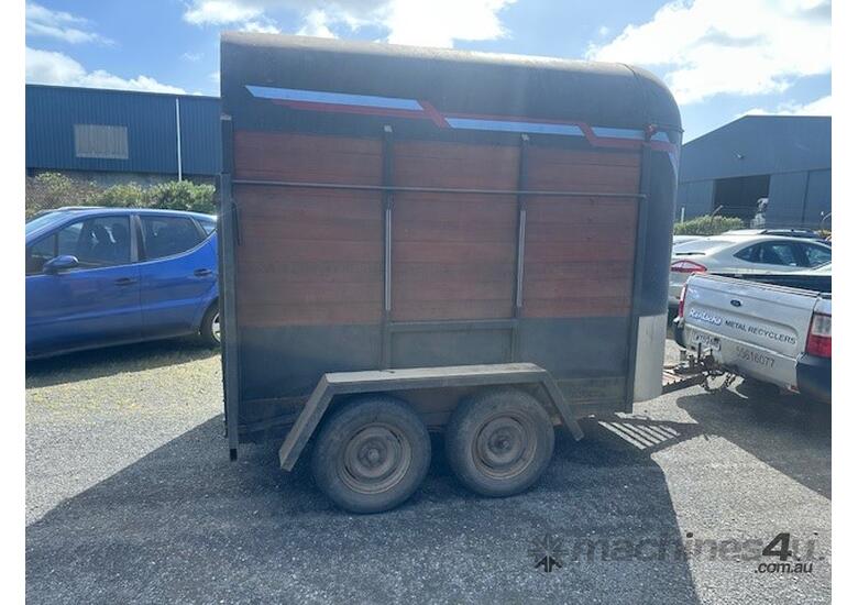 1980 Trailer Dual Axle Horse Float