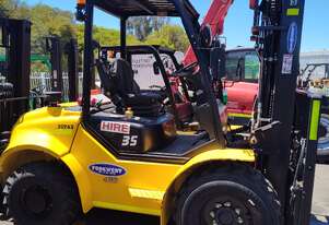 Low Hour 3.5T Rough Terrain 4WD Diesel Forklift