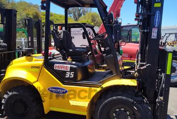 Low Hour 3.5T Rough Terrain 4WD Diesel Forklift