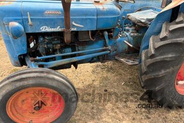 Fordson   SUPER DEXTA TRACTOR