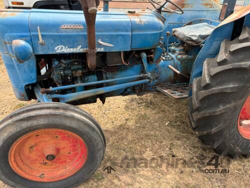 FORDSON SUPER DEXTA TRACTOR
