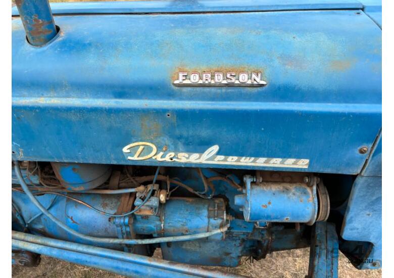 FORDSON SUPER DEXTA TRACTOR