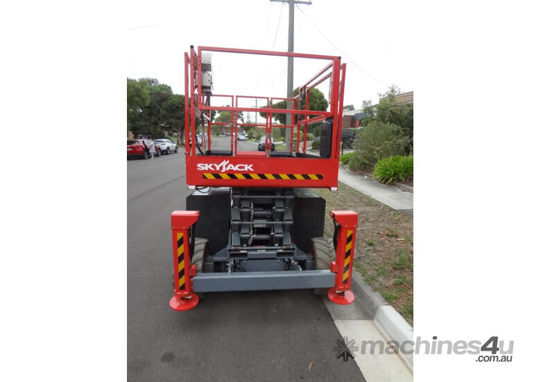 2018 Skyjack SJ6832RTE 4WD RT Scissor Lift - 10YT Option 