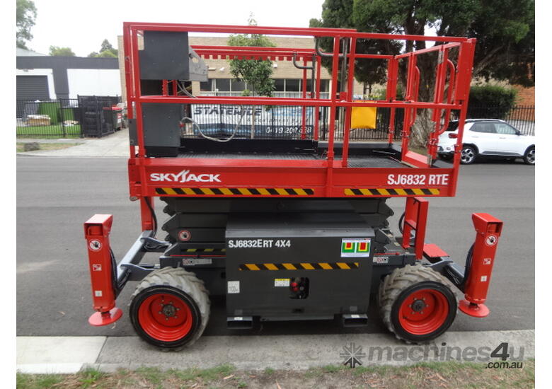 2018 Skyjack SJ6832RTE 4WD RT Scissor Lift - 10YT Option 