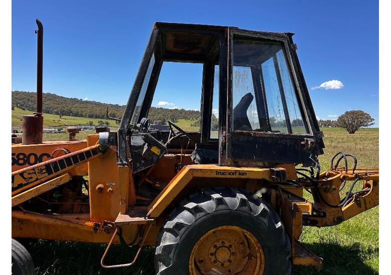 CASE 580C Backhoe