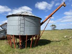 Grain Field Bin with Auger - picture1' - Click to enlarge