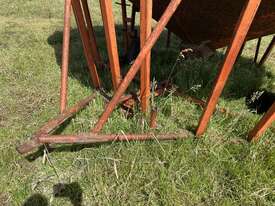 Grain Field Bin with Auger - picture2' - Click to enlarge