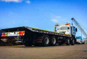 Isuzu FYJ 300-350 Tilt tray Truck