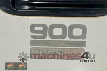 (8970) 2006 Isuzu approximately 560000 ks 24 ish foot tray. 8 tonner