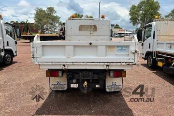 2014 Isuzu NLR275 Short Tipper