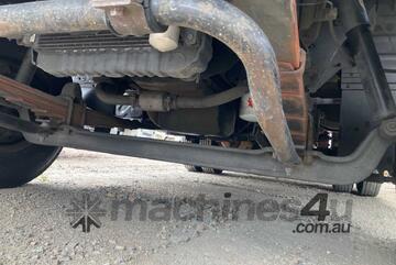 Isuzu 2002   NPR Caged Tabletop