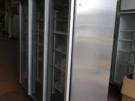 Second hand Upright 3 Dr Drinks Display Fridge - picture1' - Click to enlarge