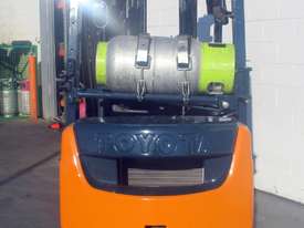 Toyota 1.8 ton 5 meter Container mast forklift - picture2' - Click to enlarge