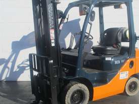 Toyota 1.8 ton 5 meter Container mast forklift - picture1' - Click to enlarge