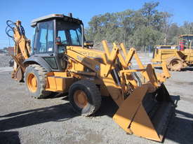 4WD Case 580 Backhoe - picture0' - Click to enlarge