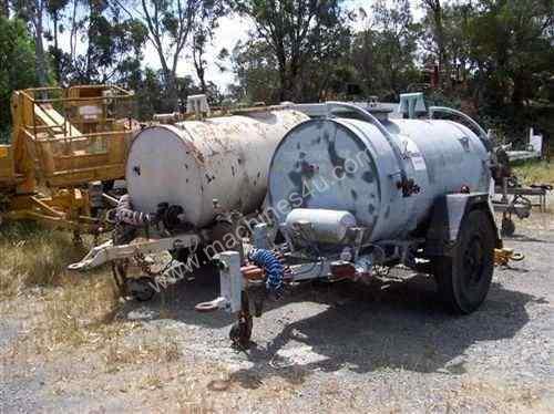 caption fuel tanker trailer , 2000ltr , air brakes ,