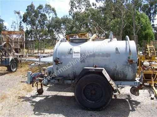 caption fuel tanker trailer , 2000ltr , air brakes ,