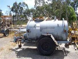 fuel tanker trailer , 2000ltr , air brakes ,  - picture0' - Click to enlarge