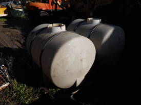 300gal / 1200ltr , cartage tanks , 2 available - picture0' - Click to enlarge