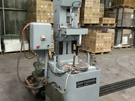Bottle corking machine  - picture0' - Click to enlarge