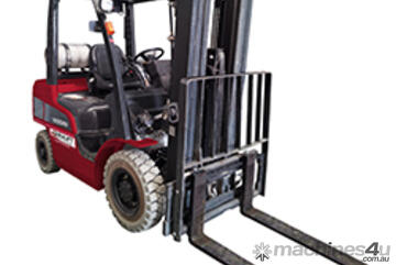 Nissan 3 TONNE GAS FORKLIFT