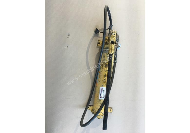 caption Enerpac Hydraulic P80 Hand Pump Two Speed Steel Body