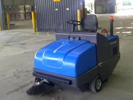 RIDE-ON SWEEPER - picture1' - Click to enlarge