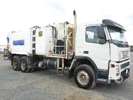 VOLVO FM12 Fuel & Lube Truck - picture0' - Click to enlarge