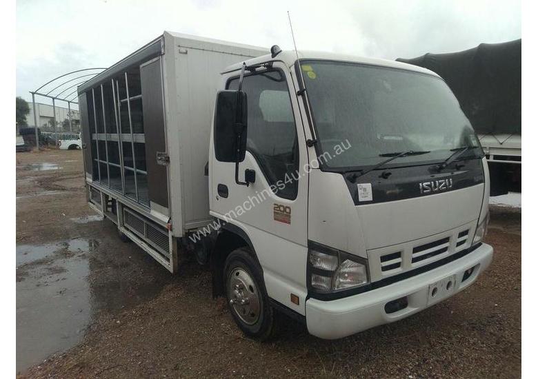 caption Isuzu NPR200