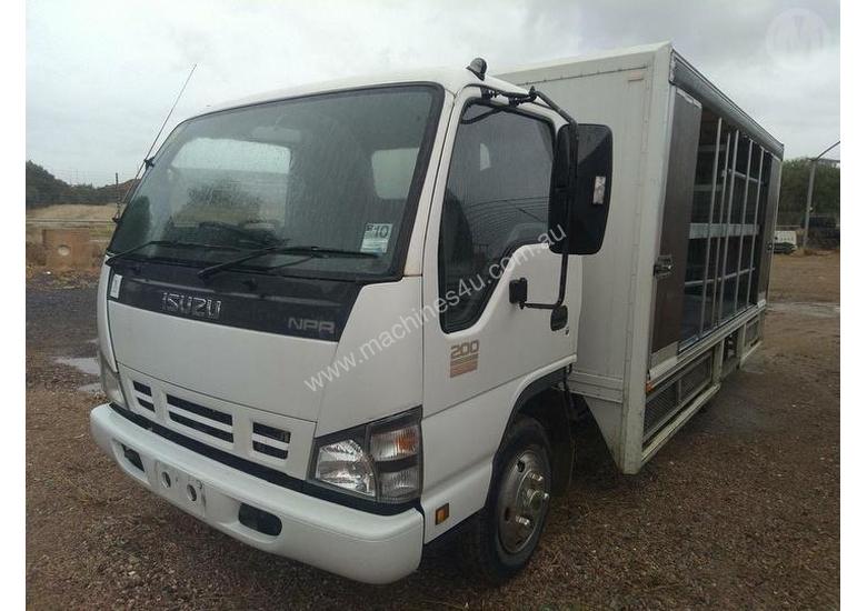 caption Isuzu NPR200