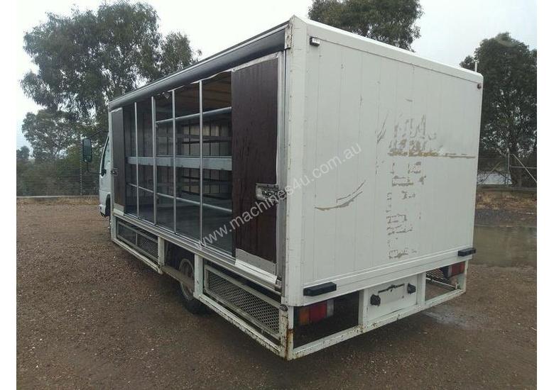 caption Isuzu NPR200