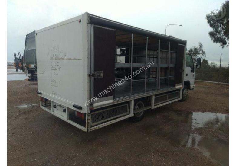 caption Isuzu NPR200