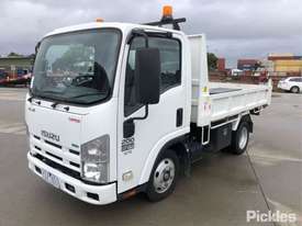 2011 Isuzu NLR 200 Short - picture0' - Click to enlarge