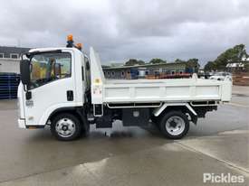 2011 Isuzu NLR 200 Short - picture1' - Click to enlarge