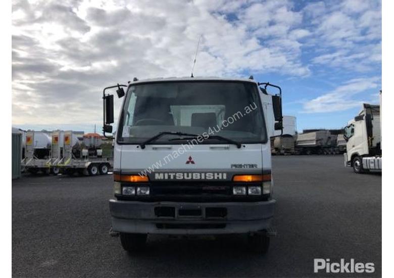 caption 1998 Mitsubishi Fighter