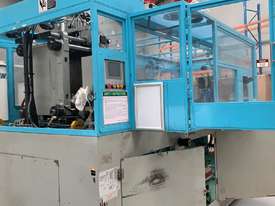 Stretch blow moulding and injection moulding - picture0' - Click to enlarge