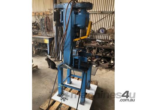 THREADING, TAPPiNG & DRILLING MACHINE UP TO 4