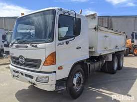 2007 Hino FM1J - picture2' - Click to enlarge