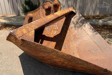 Custom 2200 trenching bucket Trencher Attachments