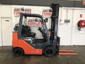 TOYOTA 32-8FGK25 30569 COMPACT DELUXE DUAL FUEL LPG / PETROL FORKLIFT 3 STAGE 6 METER - picture0' - Click to enlarge