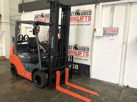 TOYOTA 32-8FGK25 30569 COMPACT DELUXE DUAL FUEL LPG / PETROL FORKLIFT 3 STAGE 6 METER - picture0' - Click to enlarge
