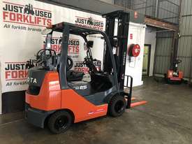 TOYOTA 32-8FGK25 30569 COMPACT DELUXE DUAL FUEL LPG / PETROL FORKLIFT 3 STAGE 6 METER - picture1' - Click to enlarge