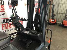 TOYOTA 32-8FGK25 30569 COMPACT DELUXE DUAL FUEL LPG / PETROL FORKLIFT 3 STAGE 6 METER - picture2' - Click to enlarge