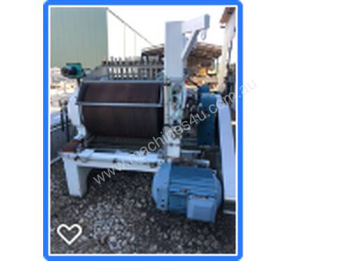 Flaking roller mill