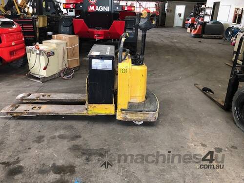 Yale Ride on Electric Pallet Truck 