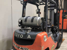 Toyota 32-8FG25 LPG / Petrol Counterbalance Forklift - picture1' - Click to enlarge
