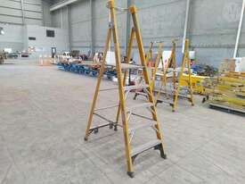 Gorilla 150kg Platform Ladder - picture0' - Click to enlarge