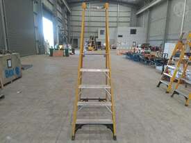 Gorilla 150kg Platform Ladder - picture1' - Click to enlarge